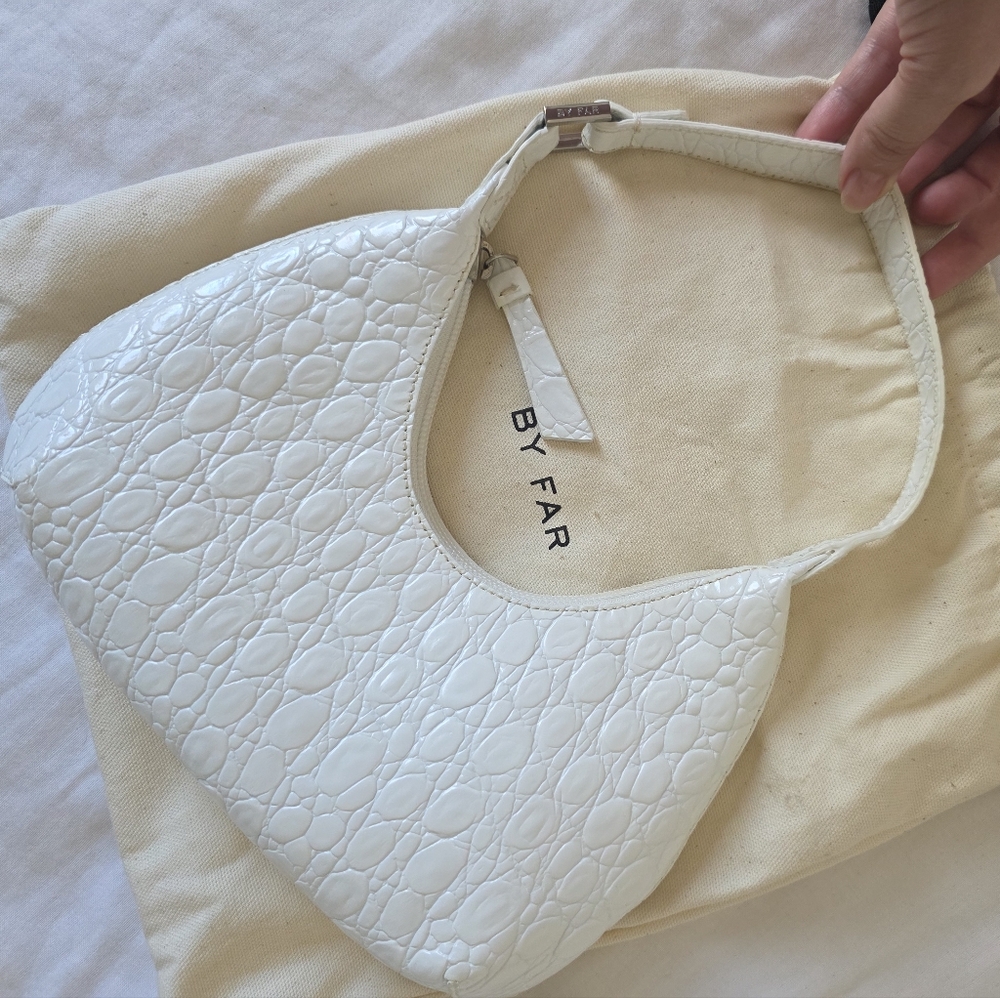 BY FAR Elegant White Croc-Embossed Shoulder Bag